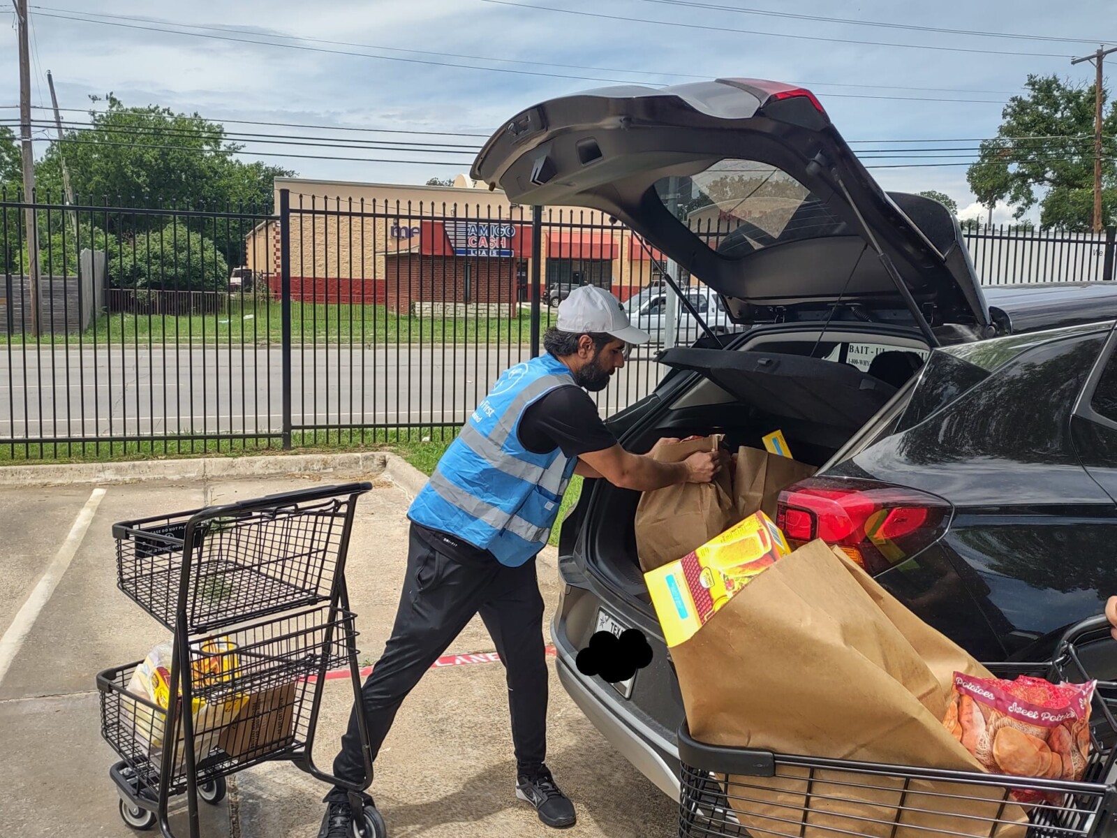 FortWorth May 2023 packing food in car
