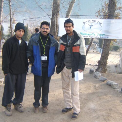 DR 2010 Pakistan Balakot Dr L in group DSCF2832
